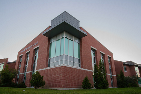 Picture of the front of Berrigan School